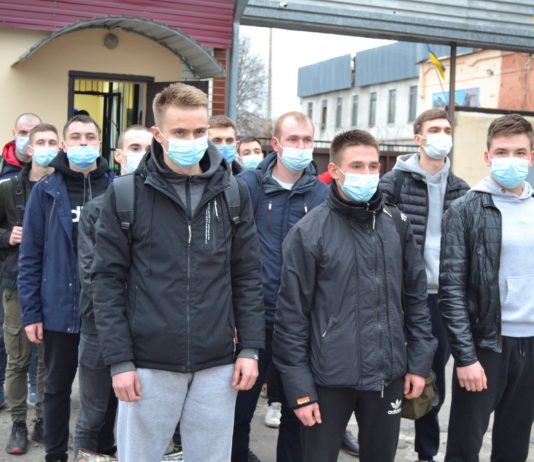 В Павлоград прибыли первые новобранцы