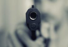 Неадекватный сосед: в Павлограде пьяный мужчина угрожал убить женщину и ее детей