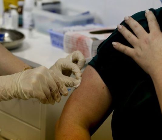 Павлоградских учителей прививали китайской вакциной