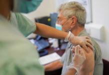 Сотрудники Павлоградского химзавода, ПМЗ и железной дороги обязаны вакцинироваться — МОЗ