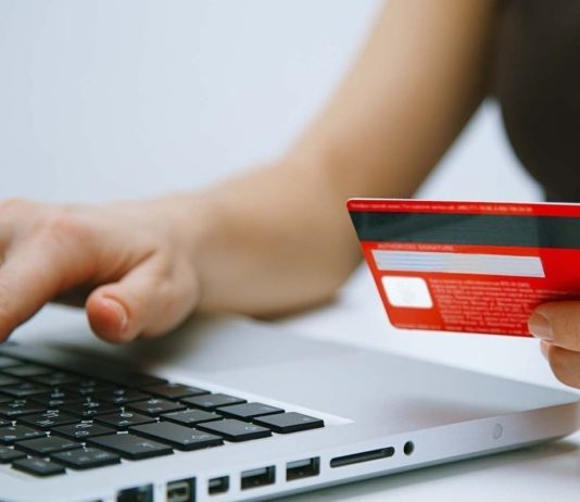 Мошенница из Межиричей: женщина продавала несуществующие товары