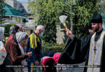 Павлоградцы начали святить пасхальные корзинки (ФОТОФАКТ)