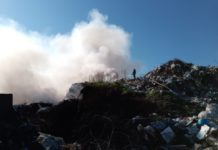 Под Павлоградом третий день горит свалка