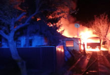 Из-за мусора в Новой Даче сгорел автобус и крыша дома