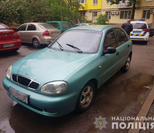 В Павлограде полицейские гонялись за неуправляемым ланосом