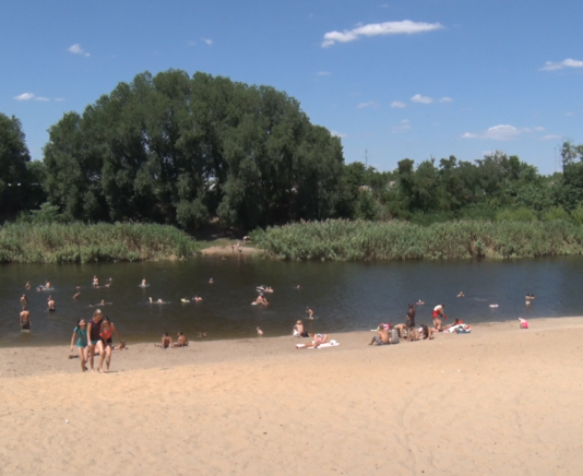 Вода на пляжі у Павлограді не відповідає деяким нормативам