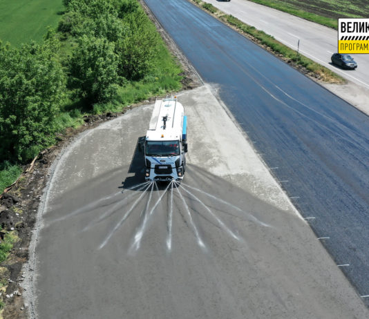 В сети опубликовали впечатляющие фото ремонта дороги Днепр-Павлоград