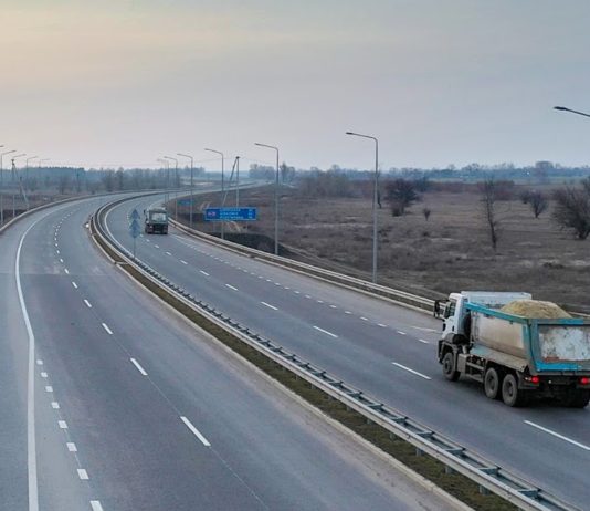 На Днепропетровщине запретили движение грузовикам