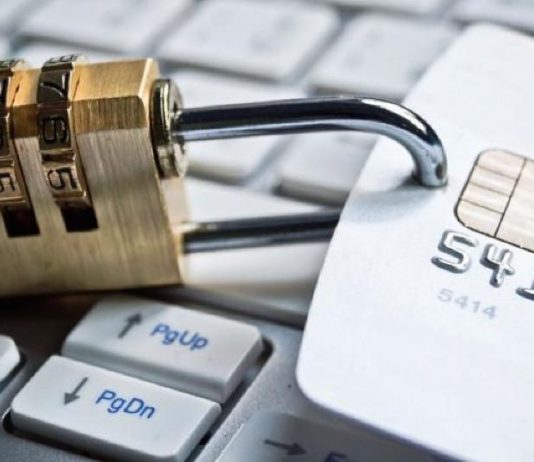 Долги за коммуналку, штрафы и алименты смогут списывать с карты: подробности