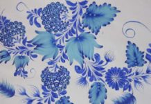 Рядом с Павлоградом остановки раскрасят петриковской росписью