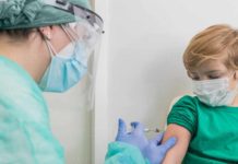 На Днепропетровщине разрешили вакцинировать детей 12+: подробности