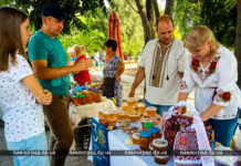 Как проходит «сладкая ярмарка» в Павлограде (ФОТОРЕПОРТАЖ)
