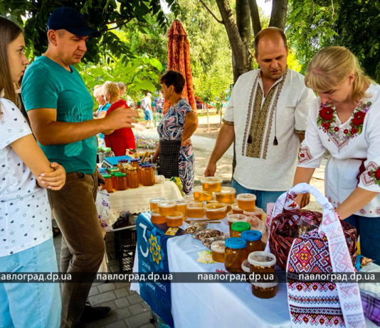 Как проходит «сладкая ярмарка» в Павлограде (ФОТОРЕПОРТАЖ)