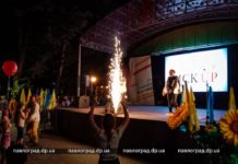 На вечернем концерте для павлоградцев выступили музыканты-инструменталисты