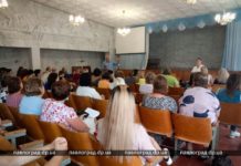 В зале был аншлаг: в Павлоградском лицее №1 кандидаты познакомились с педколлективом