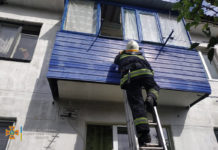 В Павлограде спасатели через балкон проникли в квартиру: зачем?