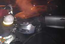 В Павлограде во дворе загорелась машина