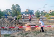 На ПЗТО опасный котлован стал местом игры детей