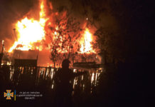 В Павлограде тушили заброшенный дом