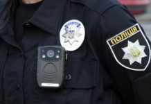 Компанія молодиків, серед яких був депутат, побила військового у Першотравенську