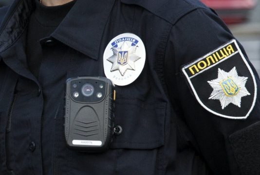 Украинцев попросят предъявлять документы: где и зачем