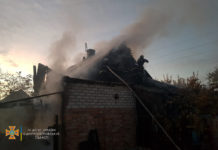 В Павлограде горел дом на двух хозяев (ВИДЕО)