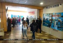 В Павлограде больные часами не могут попасть на прием, а медперсонал падает в обморок от нагрузок