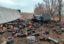 Недалеко от Павлограда перевернулась фура с аккумуляторами (ФОТО)