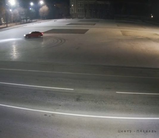 Появилось видео дрифта на Соборной площади Павлограда