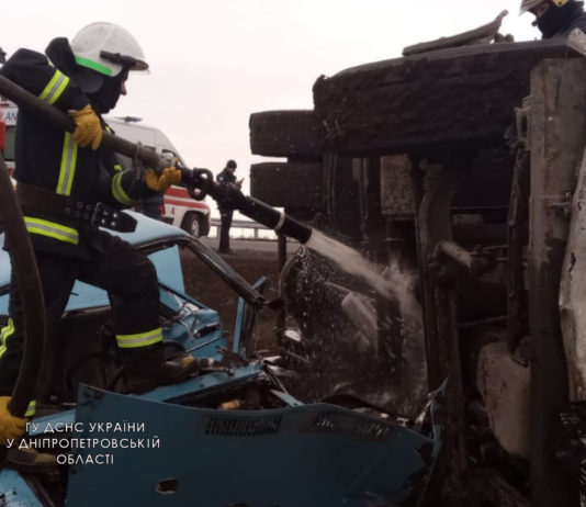 На Павлоградщине двое людей погибли в страшной аварии