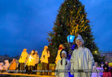 Зажглись огни на главной павлоградской ёлке (ФОТО и ВИДЕО)