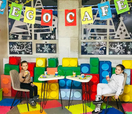 Павлоградскую школу украсили в стиле ЛЕГО-ЛЕНД (ФОТО)