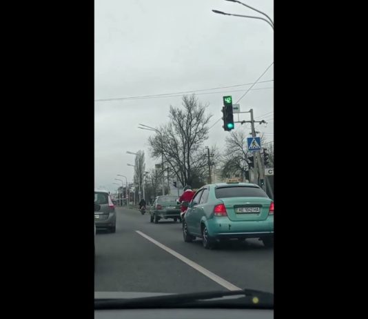 В Павлограде был замечен Санта Клаус на мотоцикле (ВИДЕО)