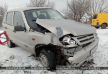 В Павлограде легковушка снесла электроопору (ВИДЕО)
