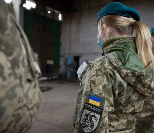 Жінок братимуть на військовий облік лише за їхньою згодою