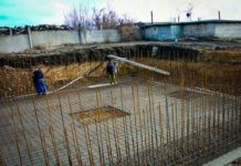 В Першотравенске идет стройка большого резервуара для воды