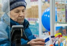 Можно ли пенсионерам потратить «ковидную» тысячу на лекарства: что решил Кабмин?