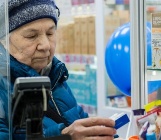 Можно ли пенсионерам потратить «ковидную» тысячу на лекарства: что решил Кабмин?
