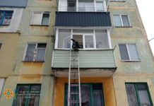 В Терновке подросток случайно закрылась на балконе