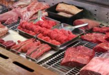 Павлоградцы жалуются на качество мяса в торговых точках