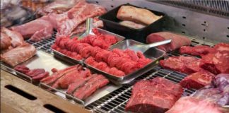 Павлоградцы жалуются на качество мяса в торговых точках