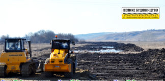 Возле Павлограда ремонтируют дорогу на Харьков