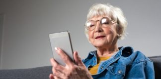 Смартфон за прививку от ковида: когда и какой?