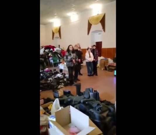 8 марта в волонтерском центре Павлограда встречают с музыкой (ВИДЕО)