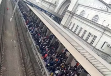 На днепровском вокзале тысячи людей пытаются эвакуироваться (ФОТО и ВИДЕО)