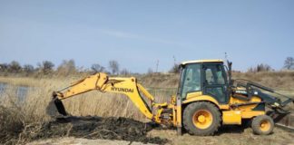 У Павлограді поглибили ділянку дна ріки Вовча