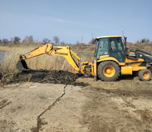 У Павлограді поглибили ділянку дна ріки Вовча