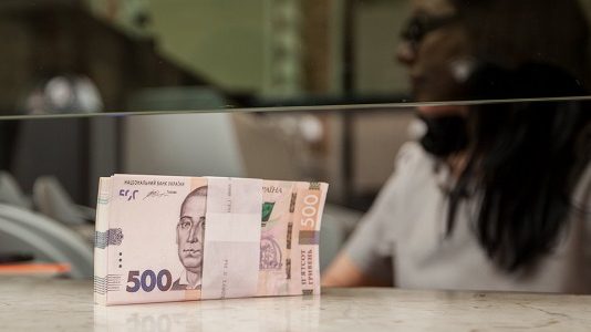 Скасування виплат переселенцям за кордоном, повернення довоєнних податків. Що зміниться в Україні з 1 серпня