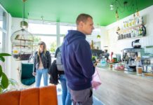 Який відсоток підприємств відновили роботу на Дніпропетровщині?