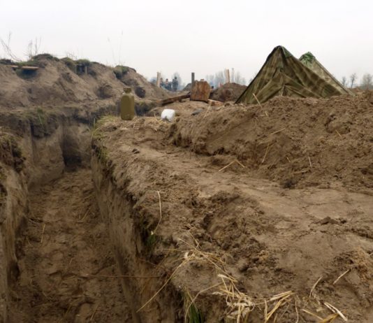 Корбан закликав терміново мінувати північний кордон та рити окопи